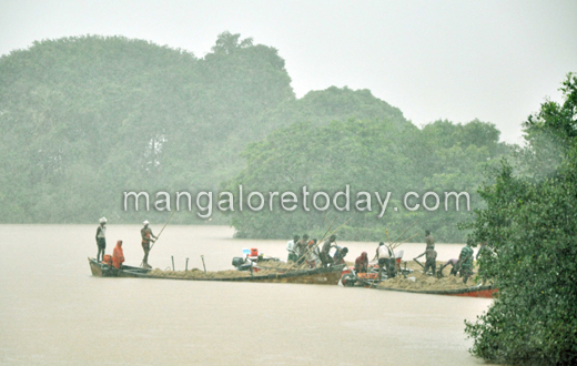 Sand lorries seized at Adam Kudru, Mangalore